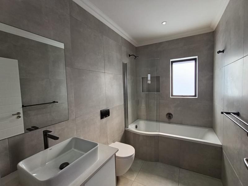 3 Bedroom Property for Sale in Kraaibosch Park Western Cape